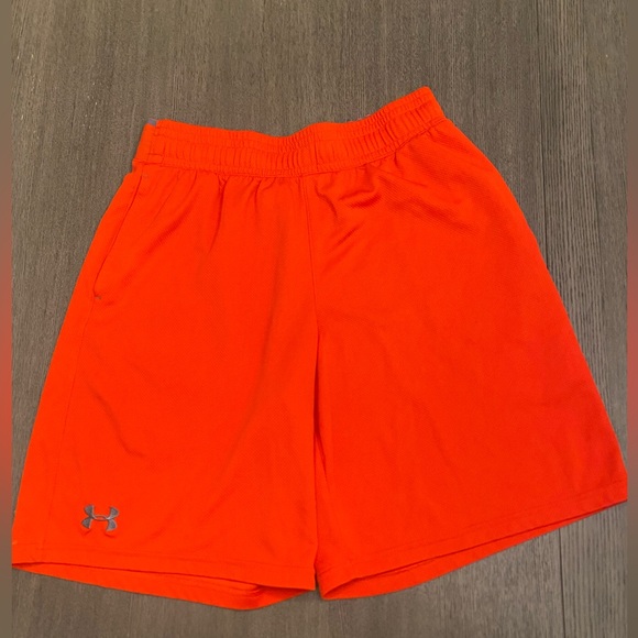 Men’s Under Armour orange baseline shorts size Medium - Picture 1 of 6